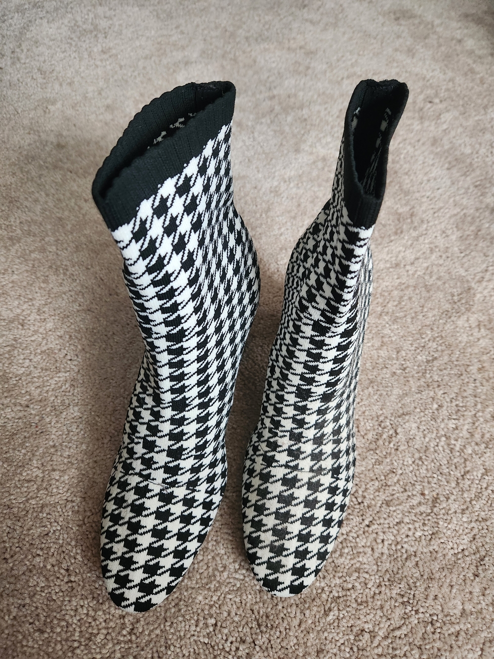 Black & White Houndstooth Sock Booties - Women